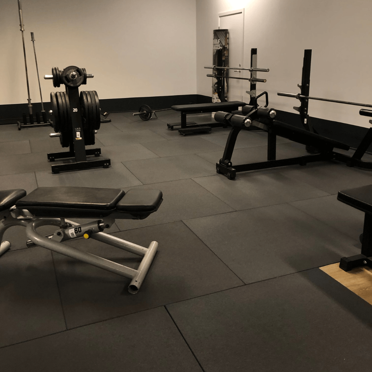 Gạch cao su C1 mặt nhám lót sàn phòng GYM