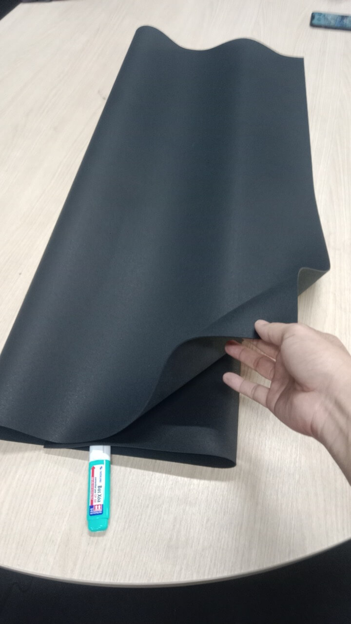 Thảm cao su EPDM màu đen thuần với bề mặt bóng mịn